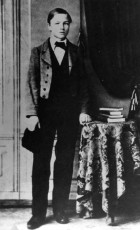 Bildnr: Sg1 Fotograf: Reinhold, F.A Motiv: August Strindberg Ort och Âr: Stockholm 1862
