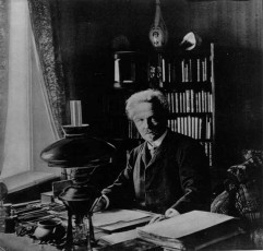 Bildnr: 121 Fotograf: Sandels jr Motiv: August Strindberg Ort och Âr: Stockholm 1911